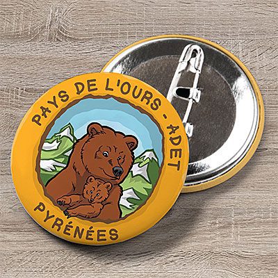 mock-up-t-shirt-badge